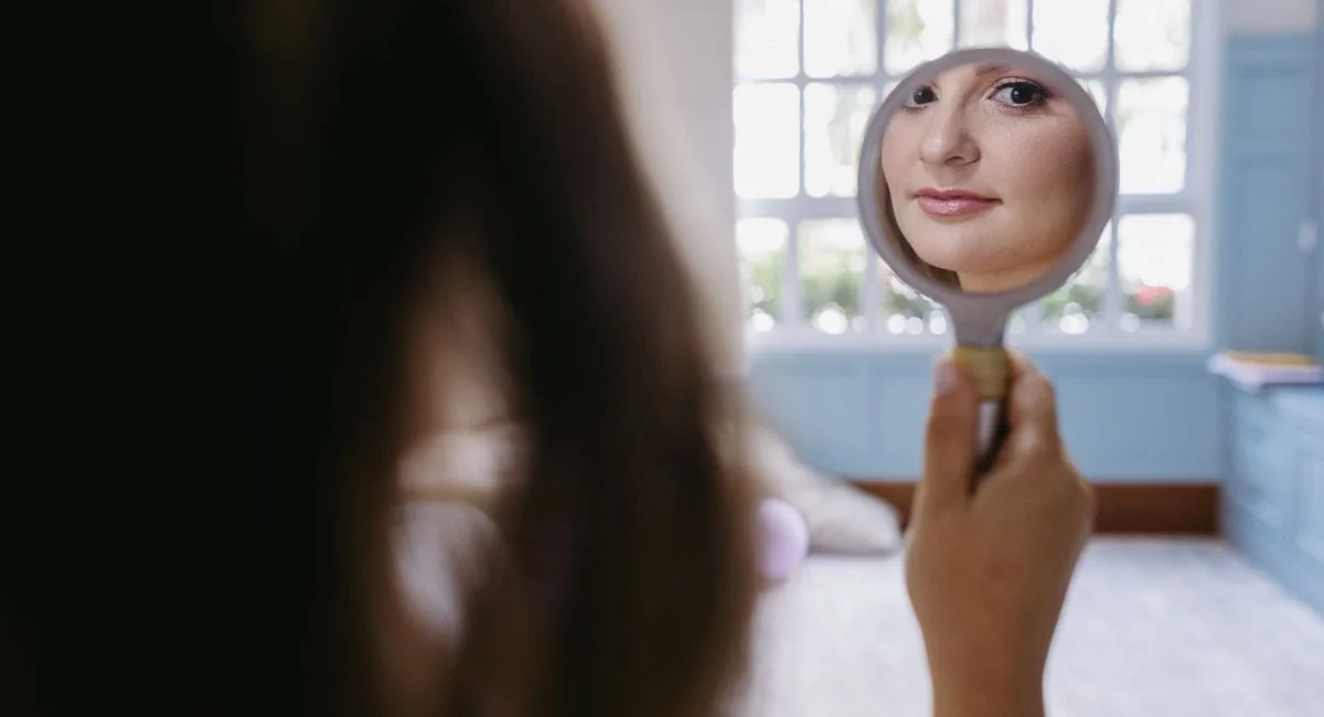 La tache brune sur le visage et le cancer, quand l’évolution impose un avis médical