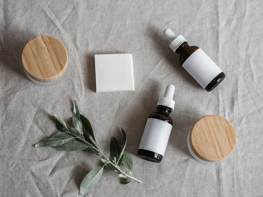 Flacons de soins cosmétiques